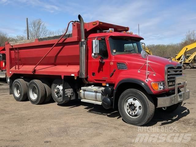 Mack CV713 Savivarčių priekabų vilkikai