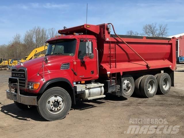 Mack CV713 Savivarčių priekabų vilkikai