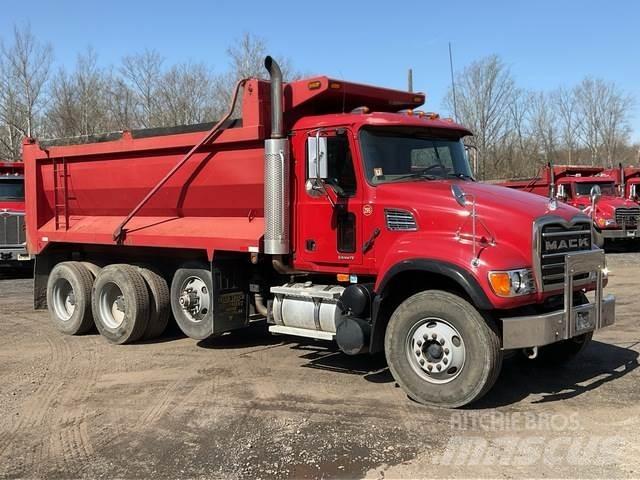 Mack CV713 Savivarčių priekabų vilkikai