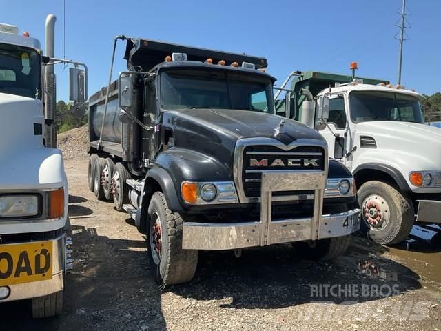 Mack CV713 Savivarčių priekabų vilkikai