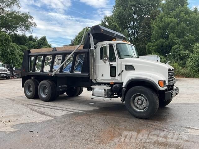 Mack CV713 Savivarčių priekabų vilkikai