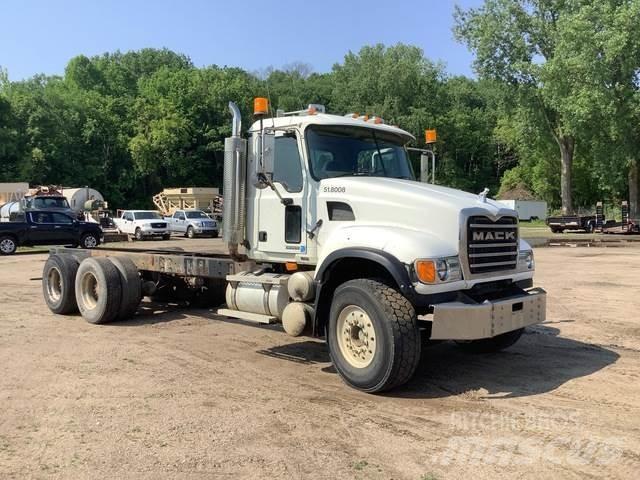 Mack CV713 Kabinos ir salonai