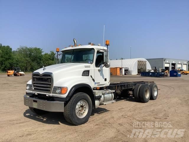 Mack CV713 Kabinos ir salonai