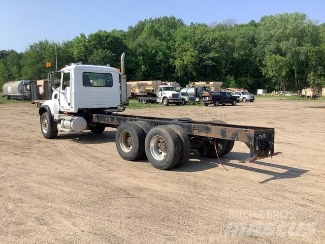 Mack CV713 Kabinos ir salonai