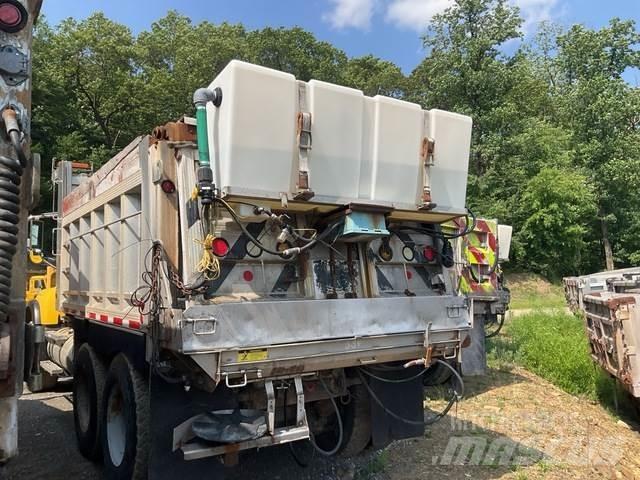 Mack CV713 Sniego peiliai ir valytuvai