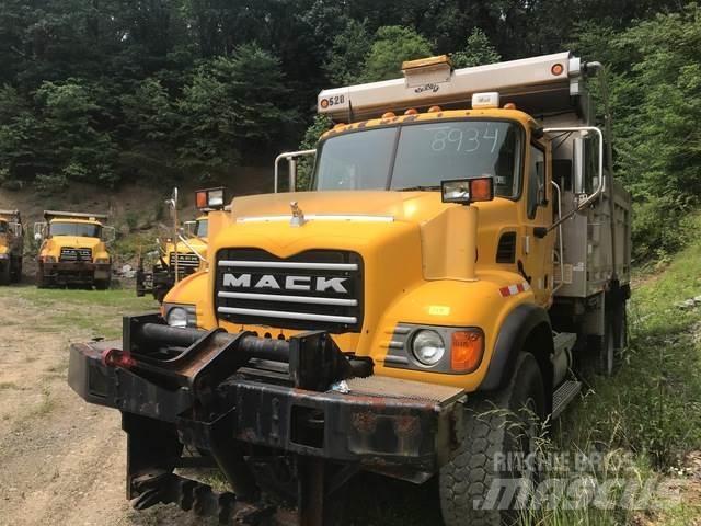 Mack CV713 Savivarčių priekabų vilkikai