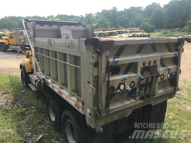 Mack CV713 Savivarčių priekabų vilkikai
