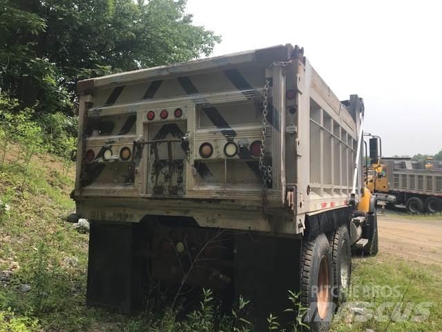 Mack CV713 Savivarčių priekabų vilkikai