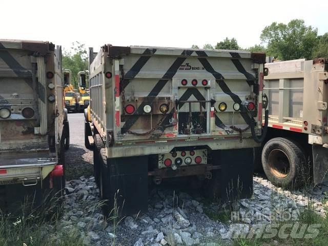Mack CV713 Smėlio ir druskos barstytuvai