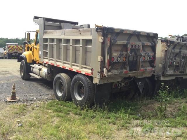Mack CV713 Savivarčių priekabų vilkikai