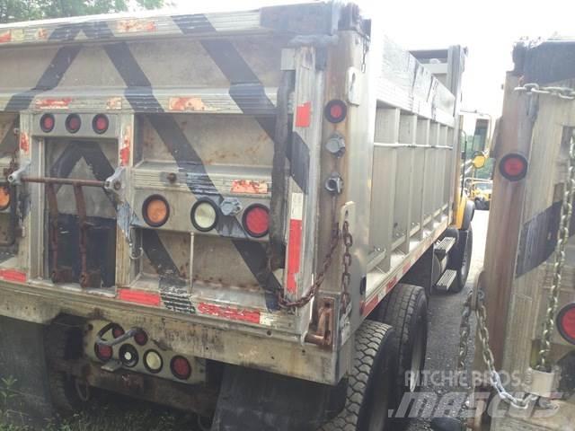 Mack CV713 Savivarčių priekabų vilkikai