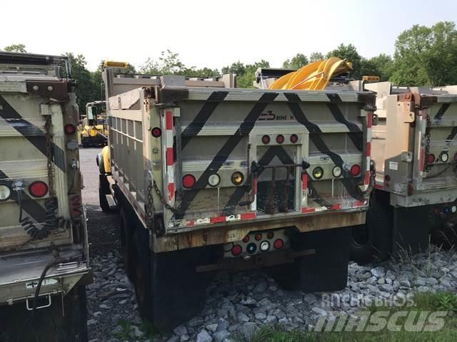 Mack CV713 Smėlio ir druskos barstytuvai