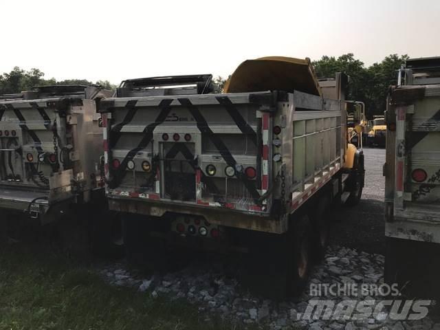Mack CV713 Smėlio ir druskos barstytuvai