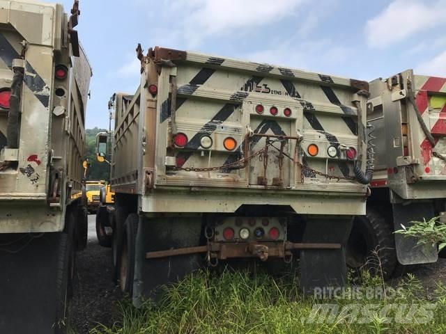 Mack CV713 Savivarčių priekabų vilkikai