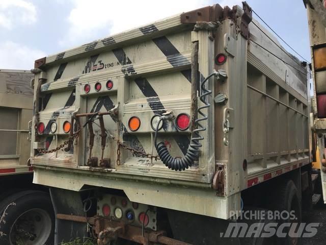 Mack CV713 Savivarčių priekabų vilkikai