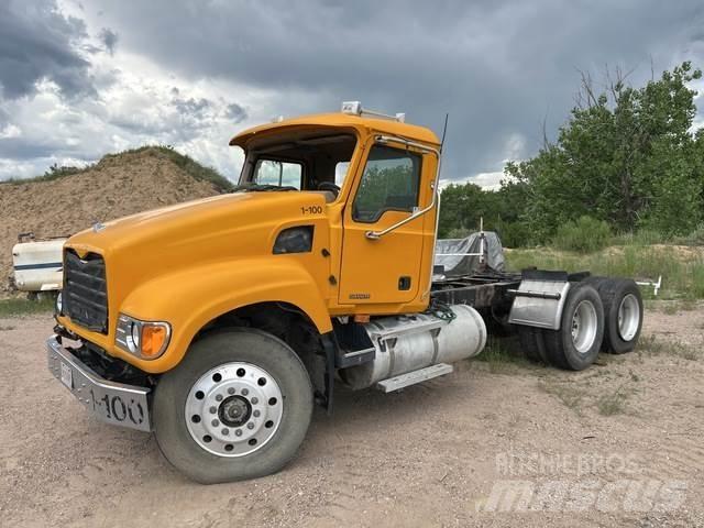 Mack CV713 Naudoti vilkikai