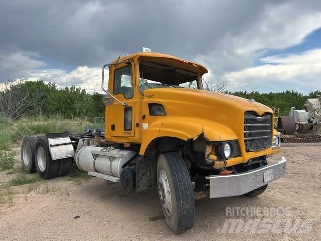 Mack CV713 Naudoti vilkikai