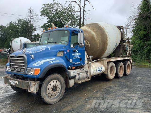 Mack CV713 Kita