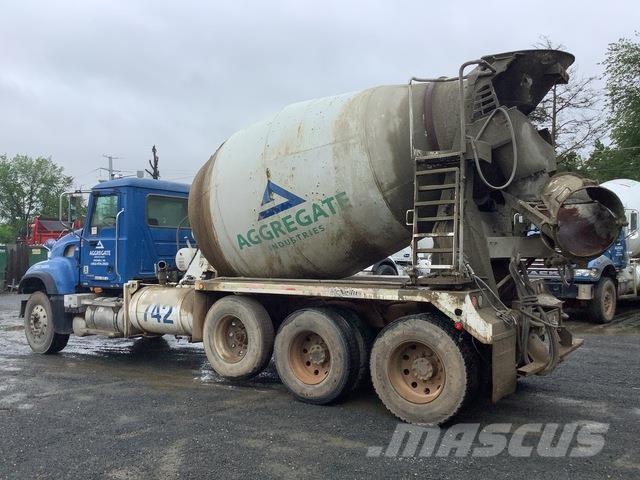 Mack CV713 Kita