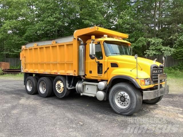 Mack CV713 Savivarčių priekabų vilkikai