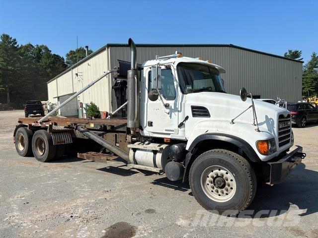 Mack CV713 Savivarčiai