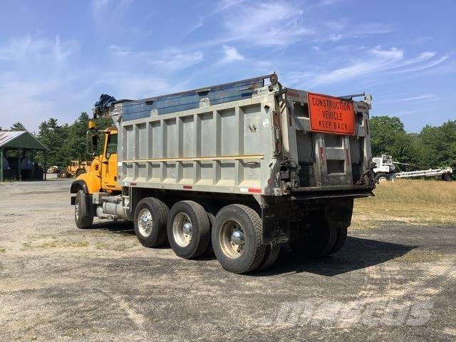 Mack CV713 Savivarčių priekabų vilkikai