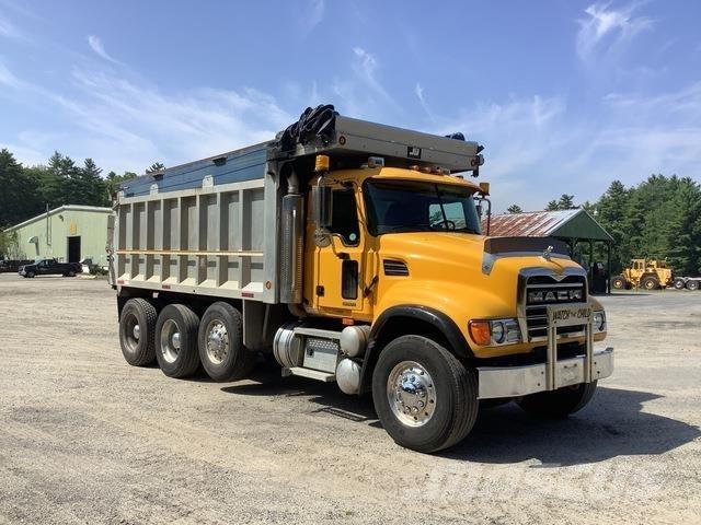 Mack CV713 Savivarčių priekabų vilkikai