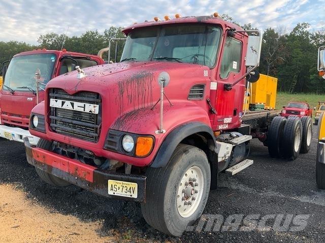 Mack CV713 Kabinos ir salonai