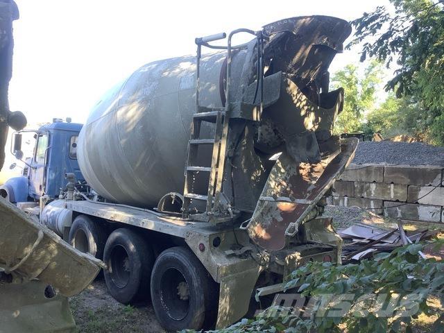 Mack CV713 Savivarčių priekabų vilkikai
