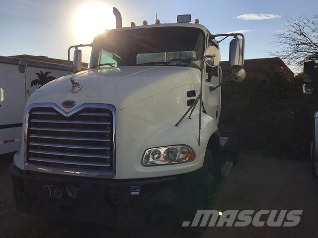Mack CXN612 Naudoti vilkikai