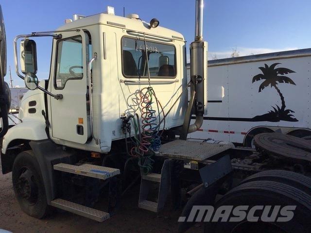 Mack CXN612 Naudoti vilkikai