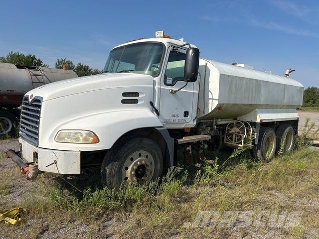 Mack CXN612 Vandens sunkvežimiai