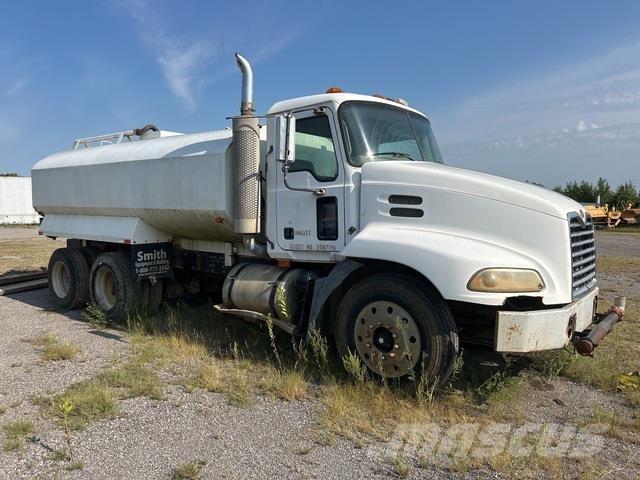 Mack CXN612 Vandens sunkvežimiai