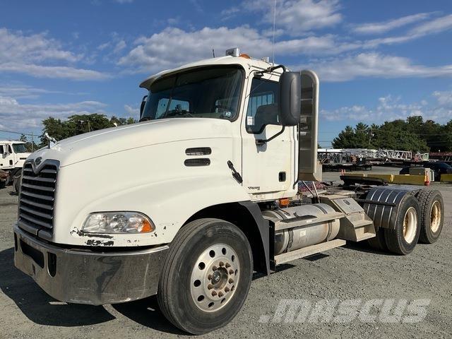 Mack CXN613 Naudoti vilkikai