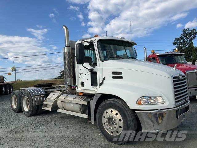 Mack CXN613 Naudoti vilkikai