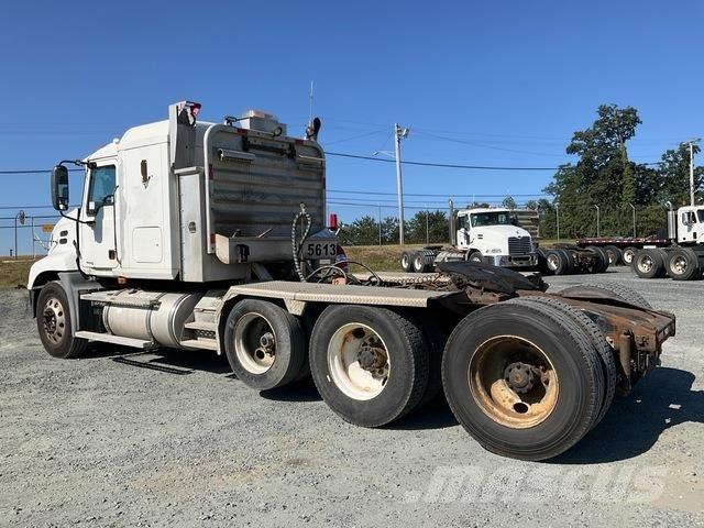 Mack CXN613 Naudoti vilkikai