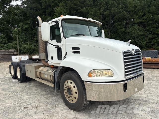 Mack CXN613 Naudoti vilkikai