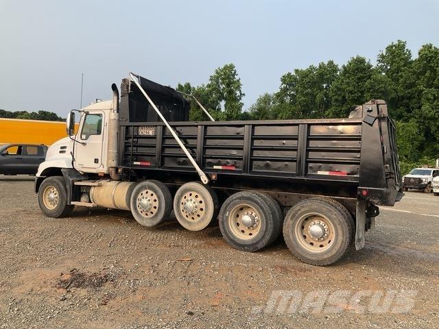 Mack CXN613 Savivarčių priekabų vilkikai