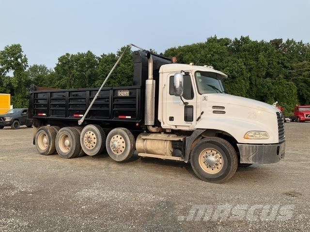 Mack CXN613 Savivarčių priekabų vilkikai