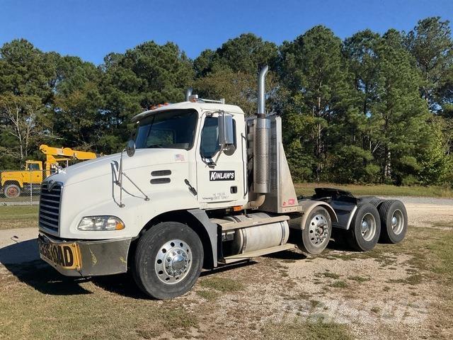 Mack CXN613 Naudoti vilkikai