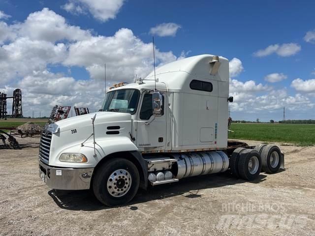 Mack CXU600 Naudoti vilkikai