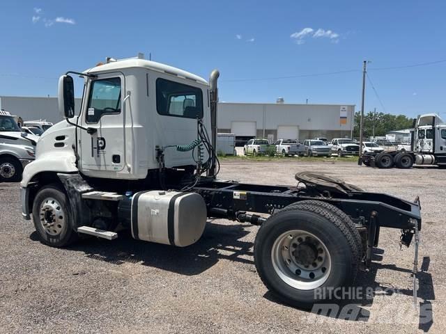 Mack CXU612 Naudoti vilkikai