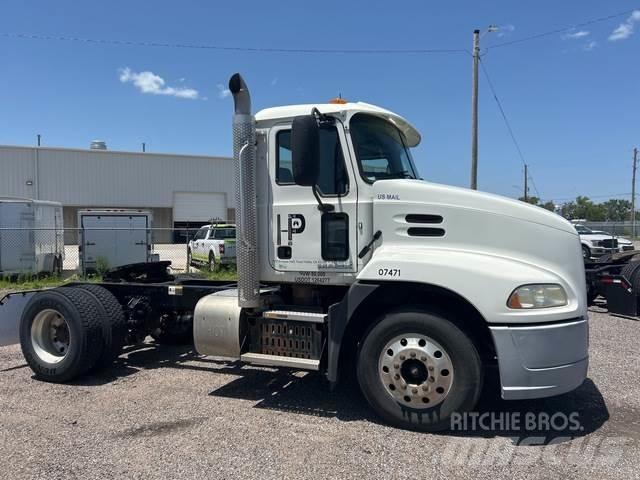 Mack CXU612 Naudoti vilkikai