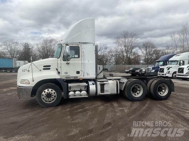 Mack CXU613 Naudoti vilkikai