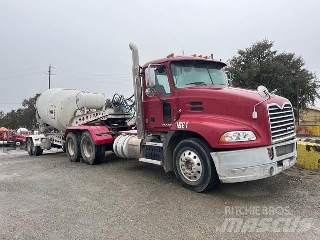 Mack CXU613 Naudoti vilkikai
