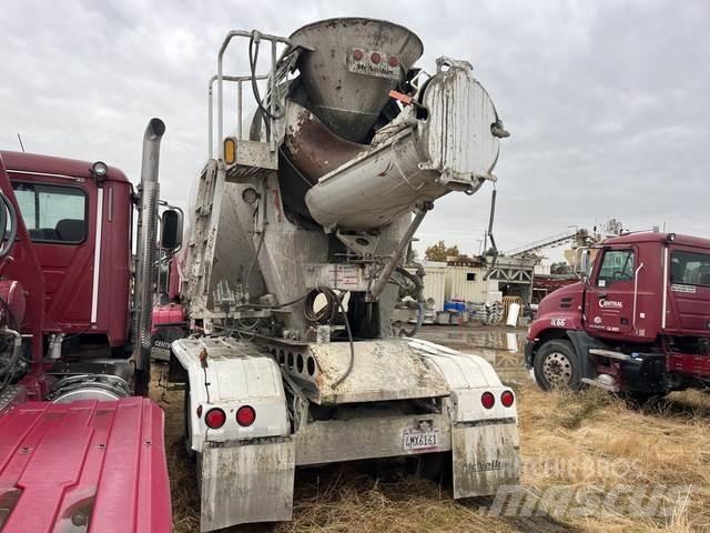 Mack CXU613 Naudoti vilkikai