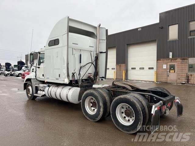Mack CXU613 Naudoti vilkikai