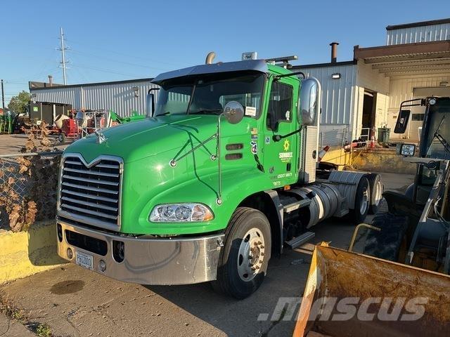Mack CXU613 Naudoti vilkikai