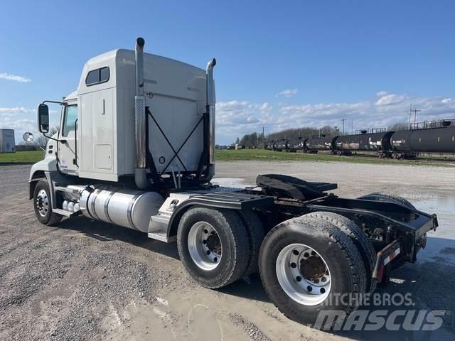 Mack CXU613 Naudoti vilkikai