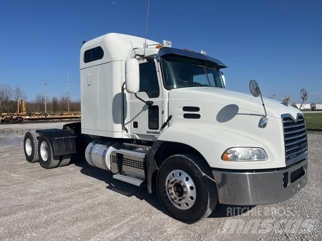 Mack CXU613 Naudoti vilkikai
